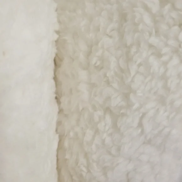 BRAND NEW velvet berber accent pillows! - Picture 7 of 7